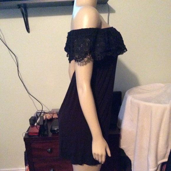 Black off-shoulder mini dress - Picture 2 of 4